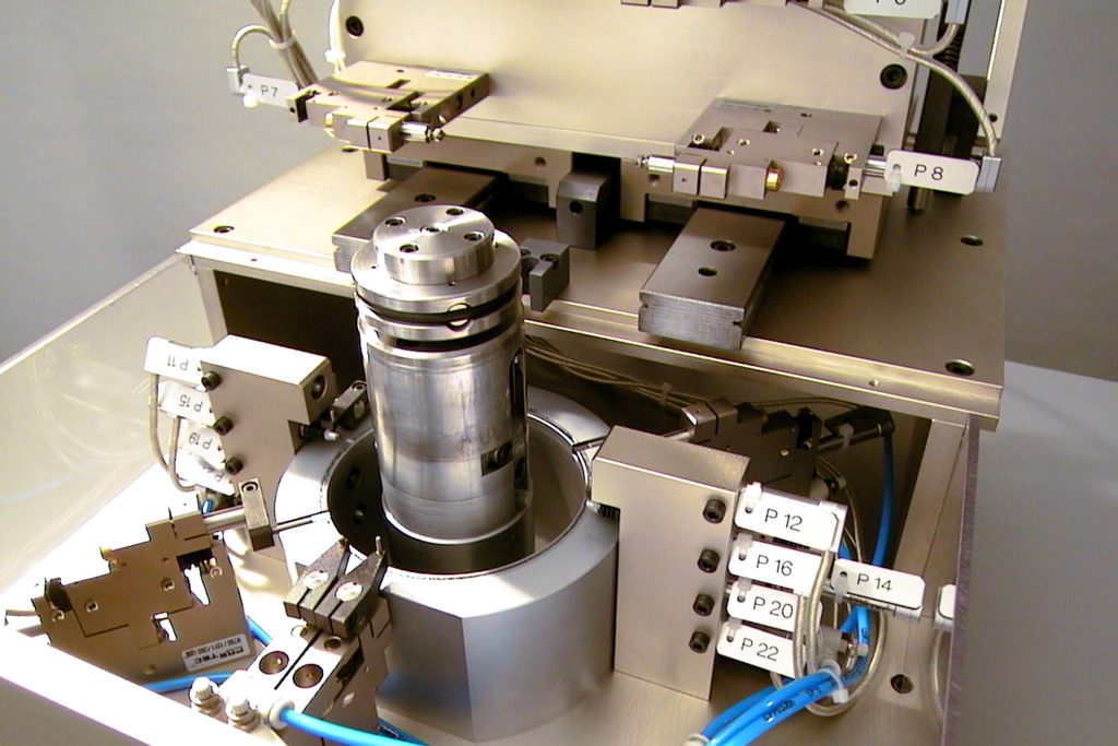 PFL measuring bench combining air gauging and electronic probes
