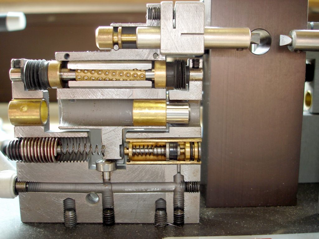 PRETEC ROBOTAST parallel guiding system for automated in-process measurement