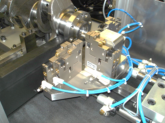 ROBOTAST parallel guiding system with probe installed in measuring fixture