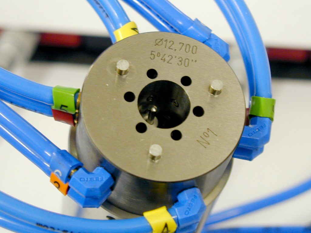 Precision measurement bench for medical components